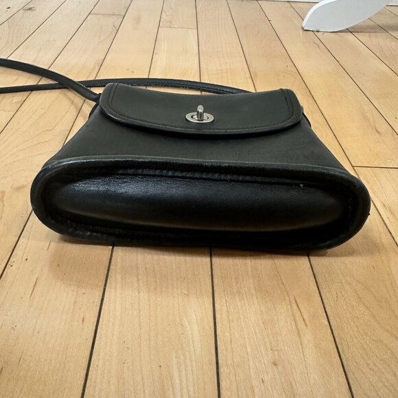 Authentic Vintage COACH Small Turnlock Crossbody Bag Purse - Picture 9 of 16